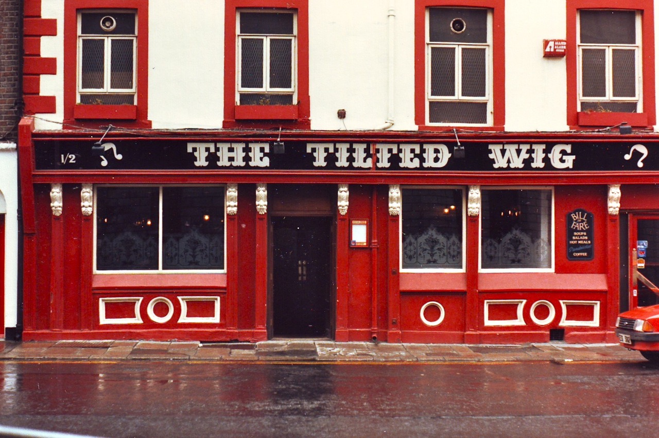 The Tilted Wig pub, Dublin, Ireland Allan LEONARD